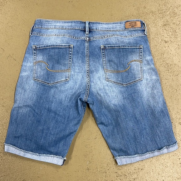 Signature Levi Strauss Bermuda Denim Jean Shorts Size 14 - Picture 2 of 8